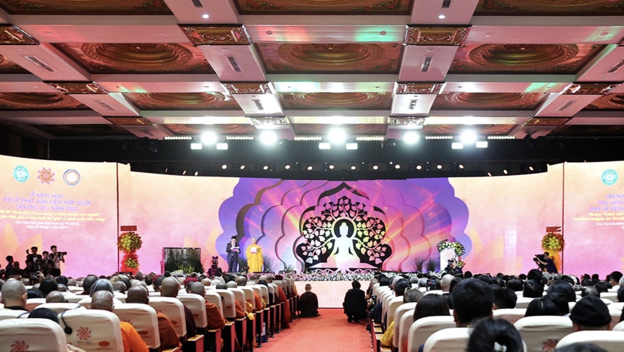 中国佛教代表团赴越南出席第20届联合国卫塞节庆祝活动