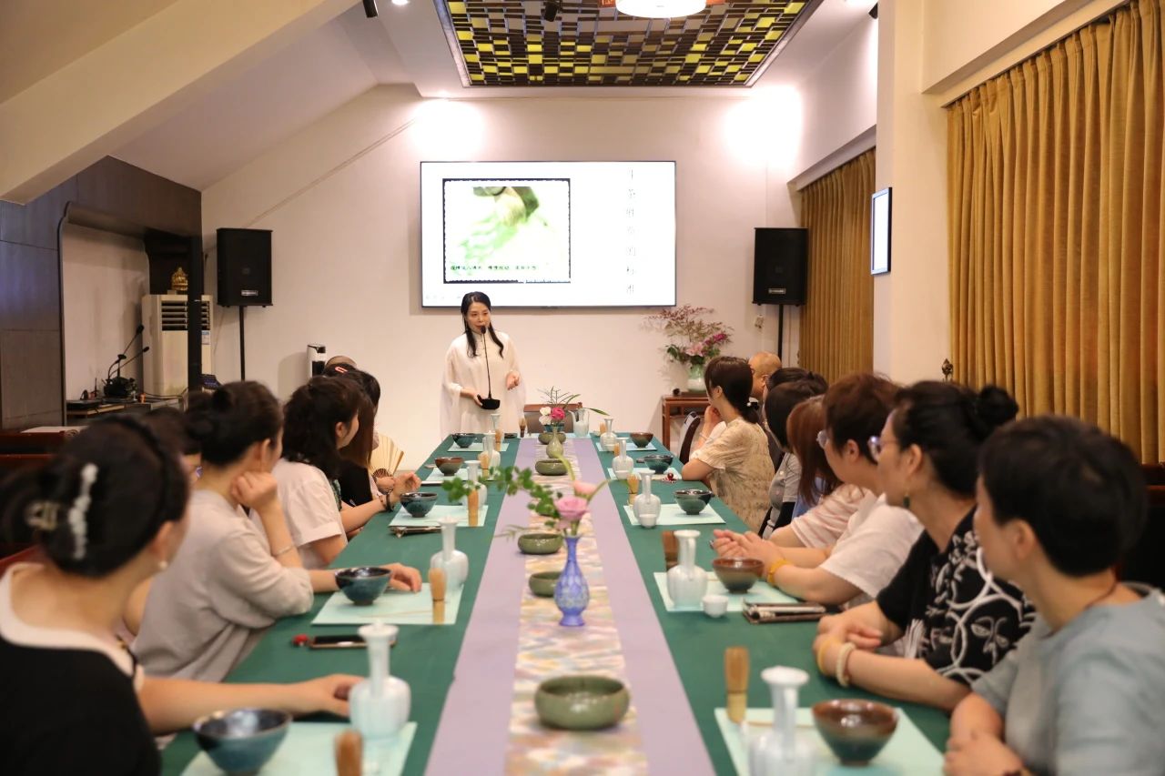 湖州铁佛寺举行“一盏越千年——宋韵·点茶”公益活动