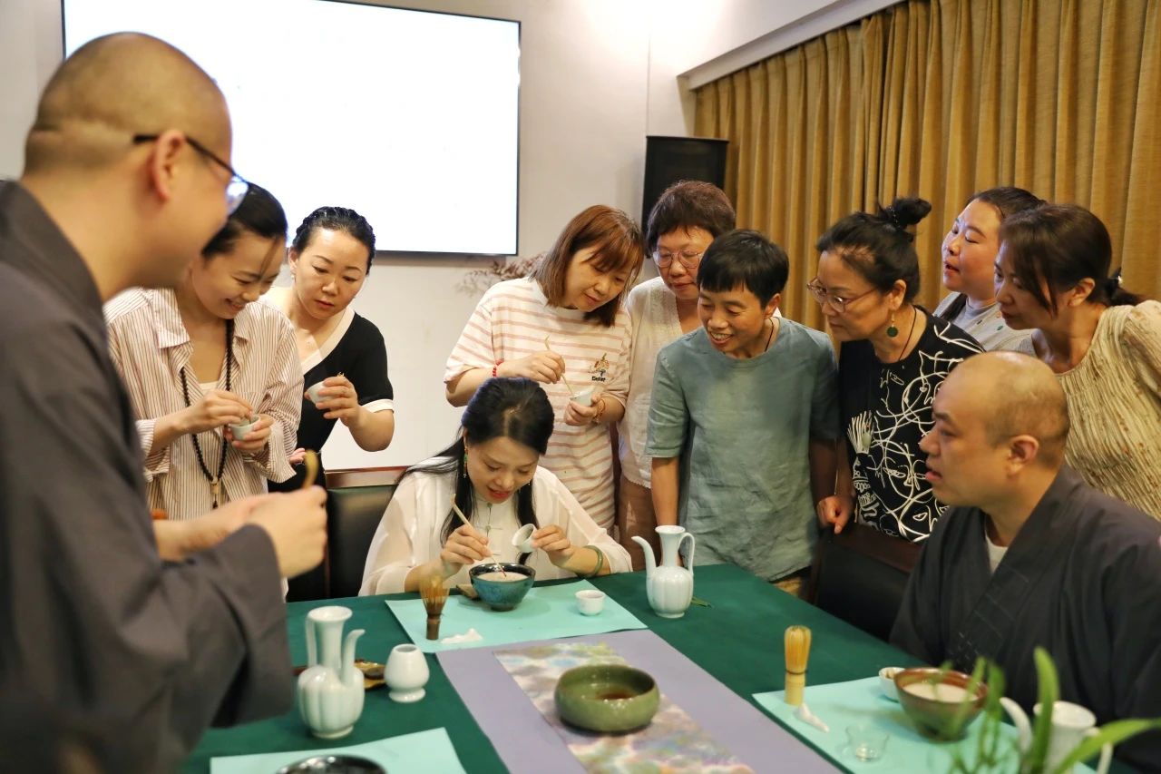 湖州铁佛寺举行“一盏越千年——宋韵·点茶”公益活动
