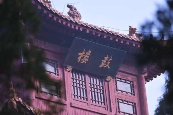 明海法师：这山望着那山高，你有一颗不安的心