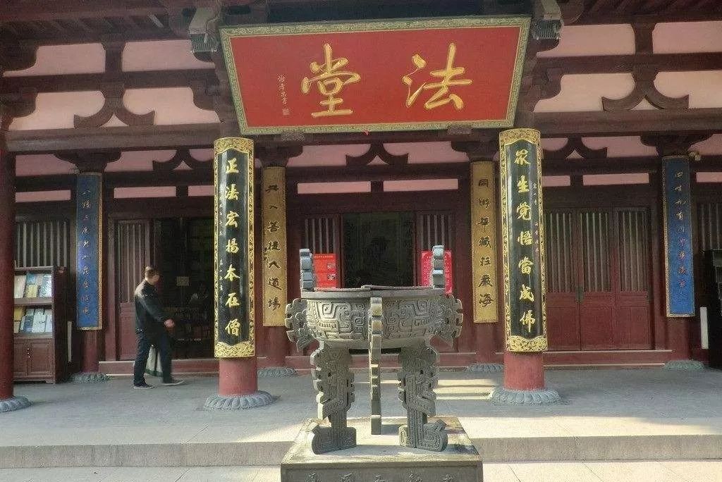 他被师父捏得鼻子都快歪了，开悟后给中国佛教立下了一堆规矩