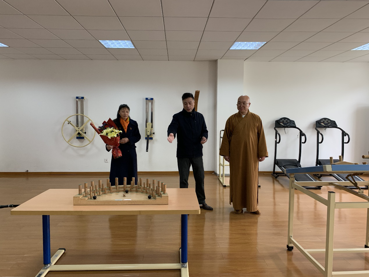 春风送暖 南京市佛教协会副会长曙光法师慰问滨江敬老院