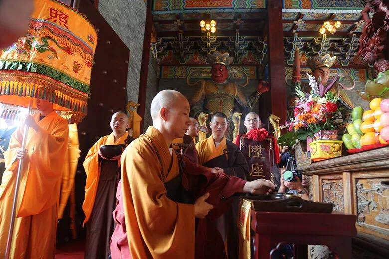 法广大和尚荣膺深圳东山寺方丈 东山寺艺术图书馆同期剪彩