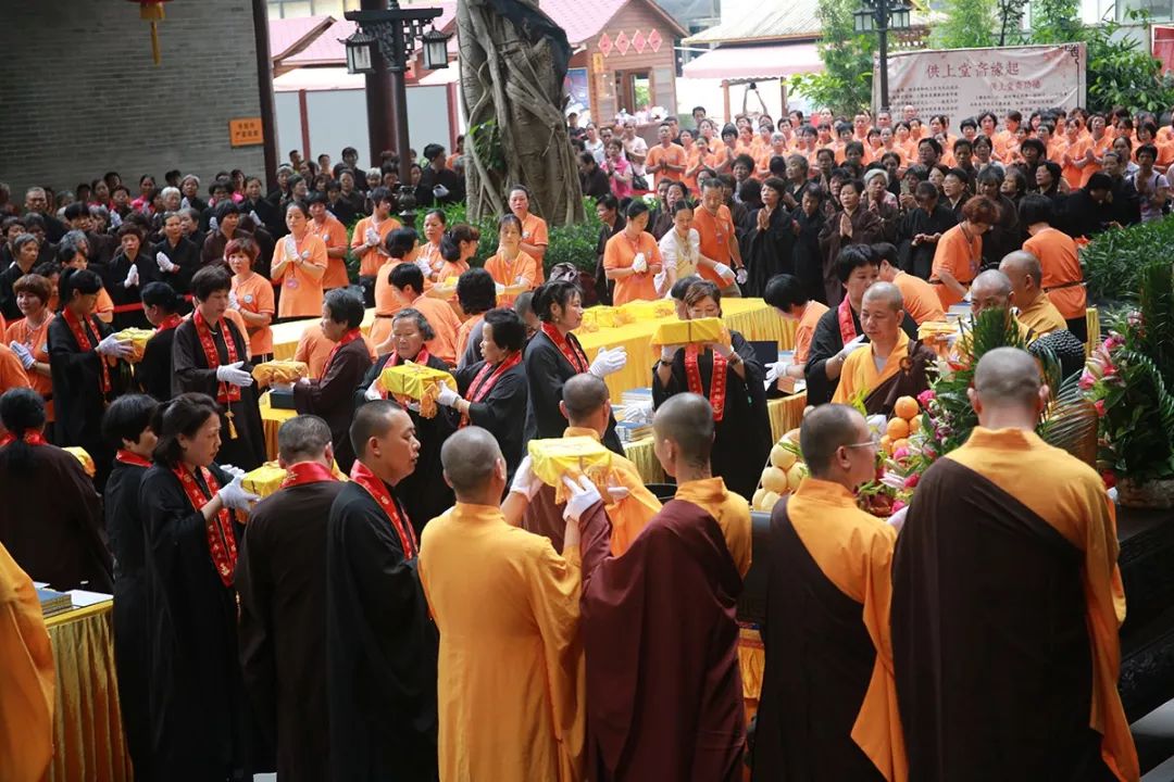广州大佛寺举行“六月六 晒经会 传法宝 开智慧”晒经活动