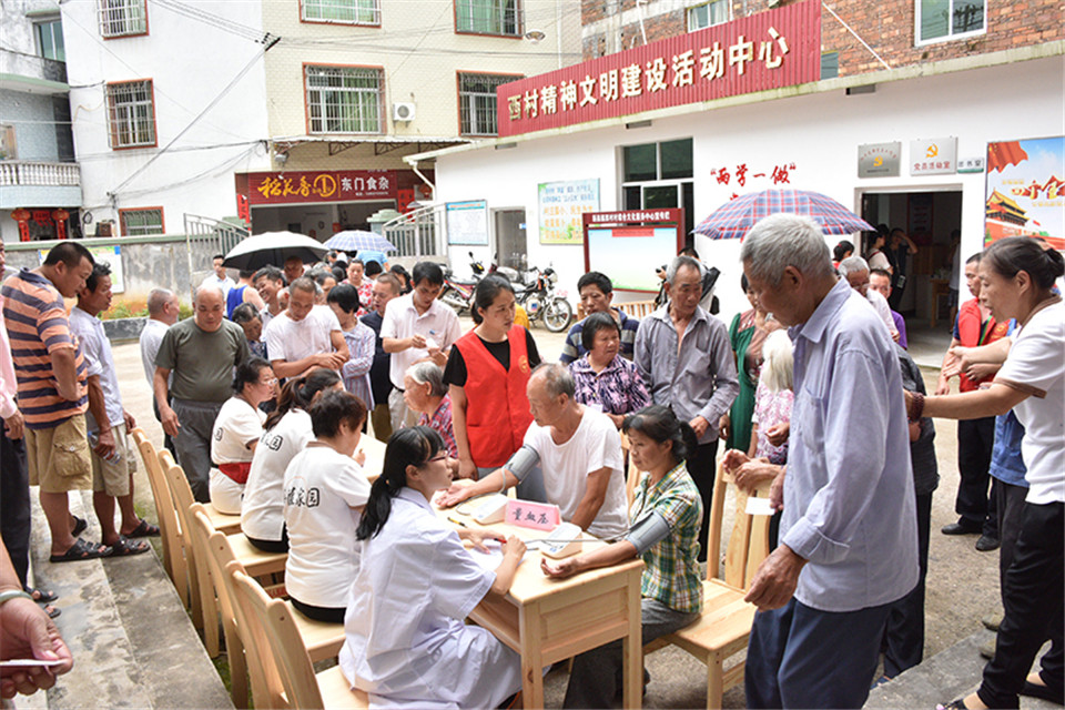南普陀寺扶贫义诊传递温暖，义工们有何感受？