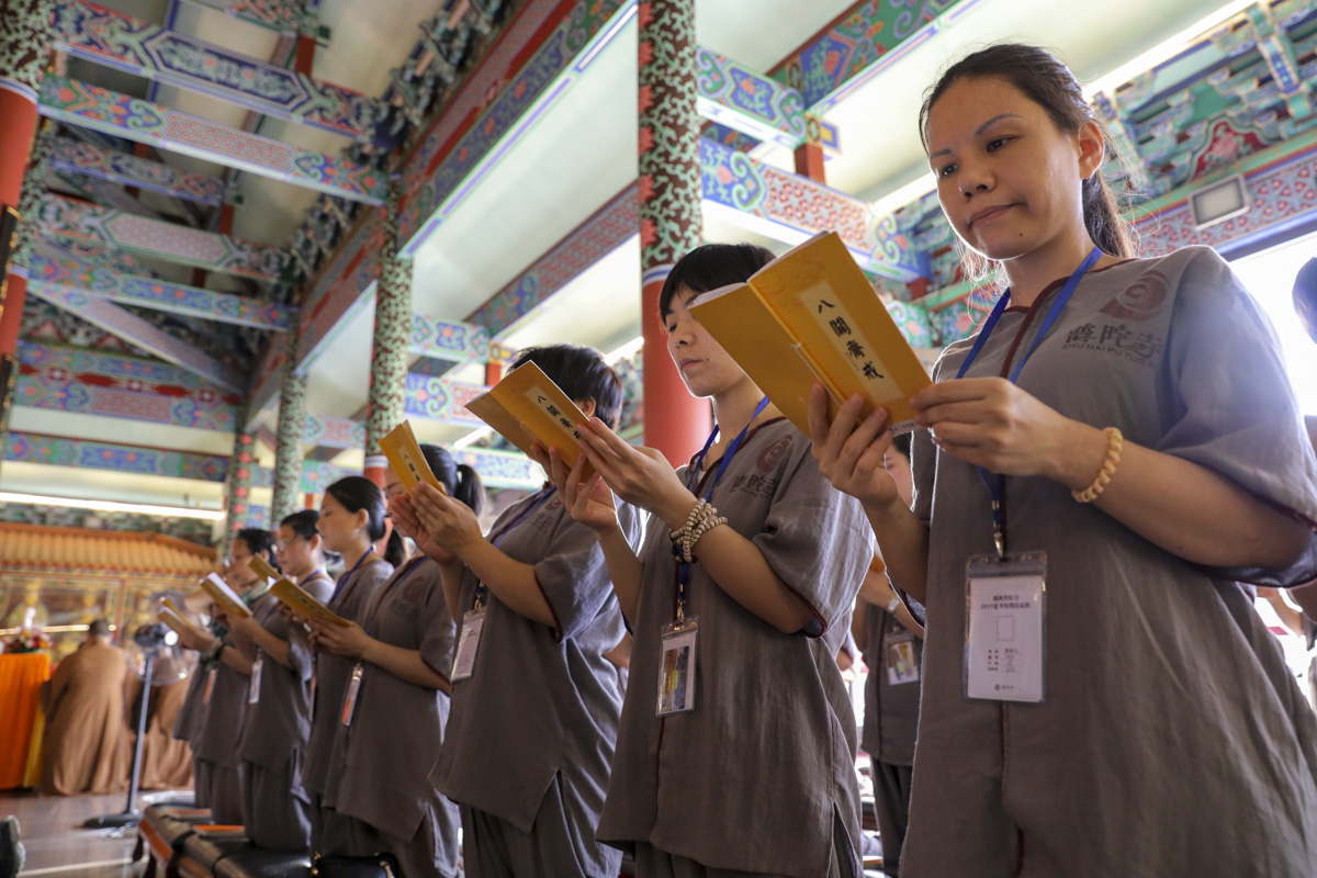 珠海普陀寺2019年短期出家班第三日：受八关斋戒与学习佛教人生观