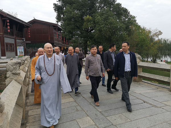 圣辉大和尚赶往湘潭古大唐兴寺到职视事