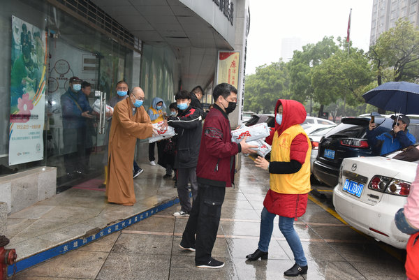 湖南省佛慈基金会关爱残障高三学子 并捐赠防疫包助力复课