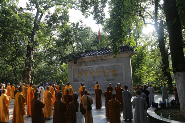 湖南佛学院第十届第四学期开学大会在长沙麓山寺讲经堂召开 圣辉大和尚讲话