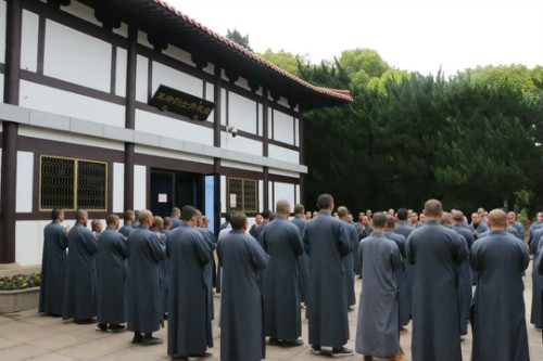 深切缅怀革命先烈 江苏佛学院寒山学院祭扫苏州烈士陵园