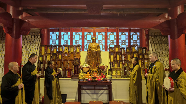 永续千秋申供养丨浙江雪窦山僧众清明扫塔礼祖