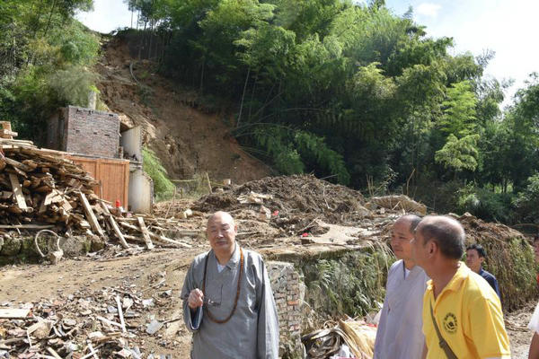湖南佛慈2021救灾帮困助学慈善行第二站--新化水车镇长石村泥石流赈济