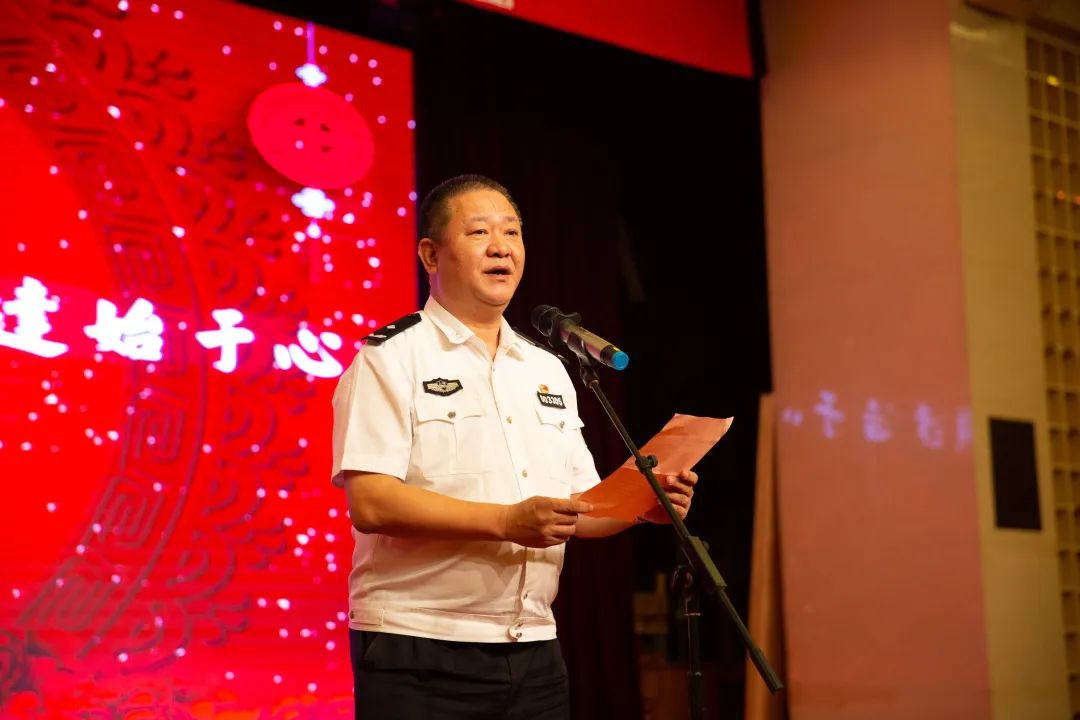 玉佛禅寺向市民捐赠头盔1000顶，每一顶都是平安吉祥的护佑！