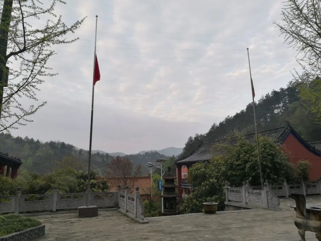 缅怀英烈,悼念同胞 | 湖北省佛教界举行哀悼活动