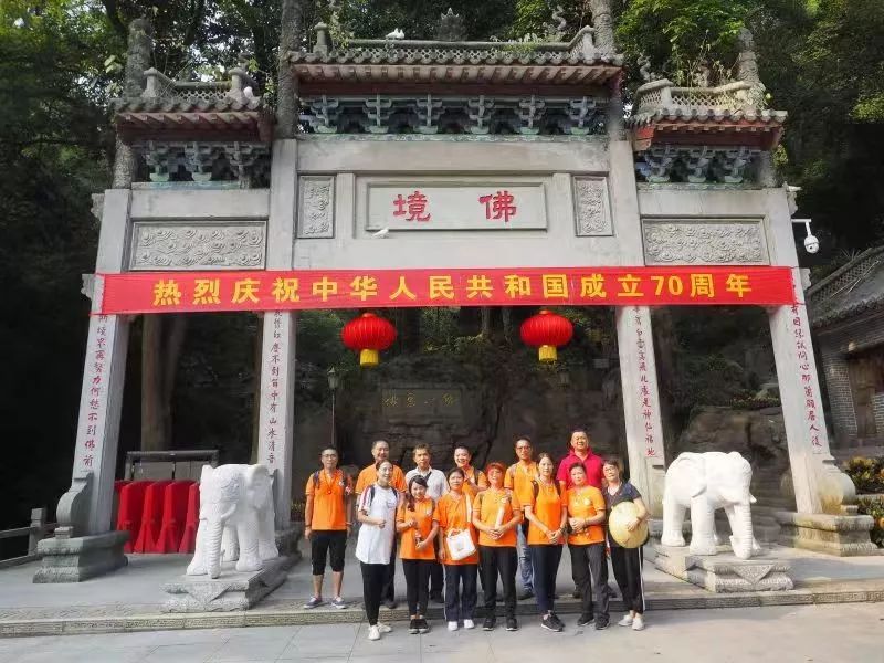 九九重阳，信众登高临古寺为长辈祈福
