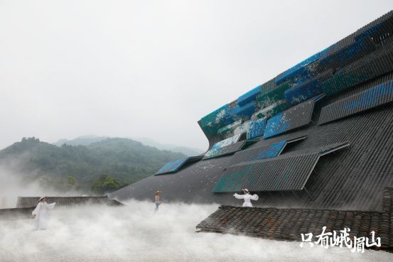 《只有峨眉山》开演丨全国最顶级大咖云集峨眉山，造了一座“戏剧幻城”