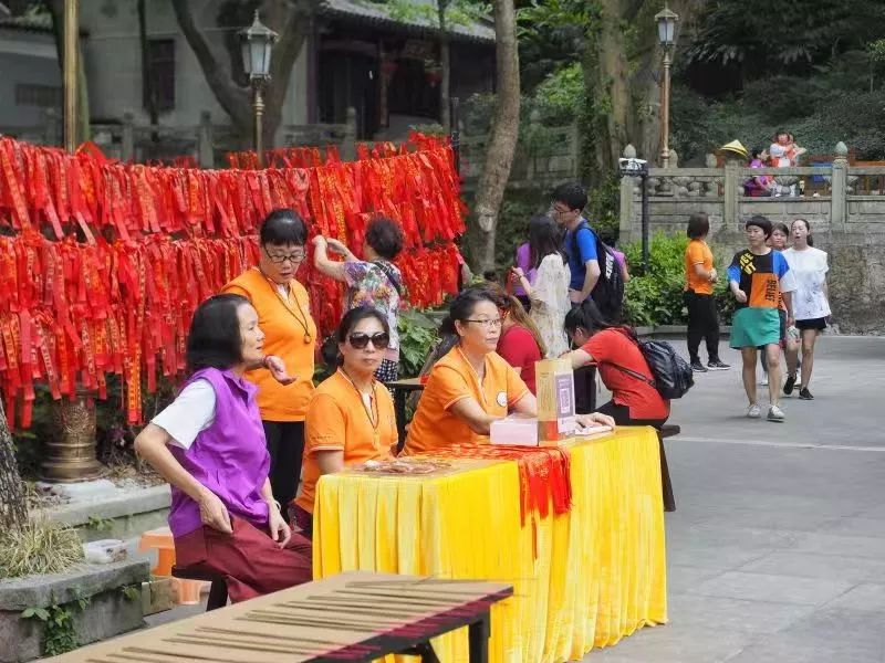 九九重阳｜广州信众登高白云山能仁古寺为长辈祈福