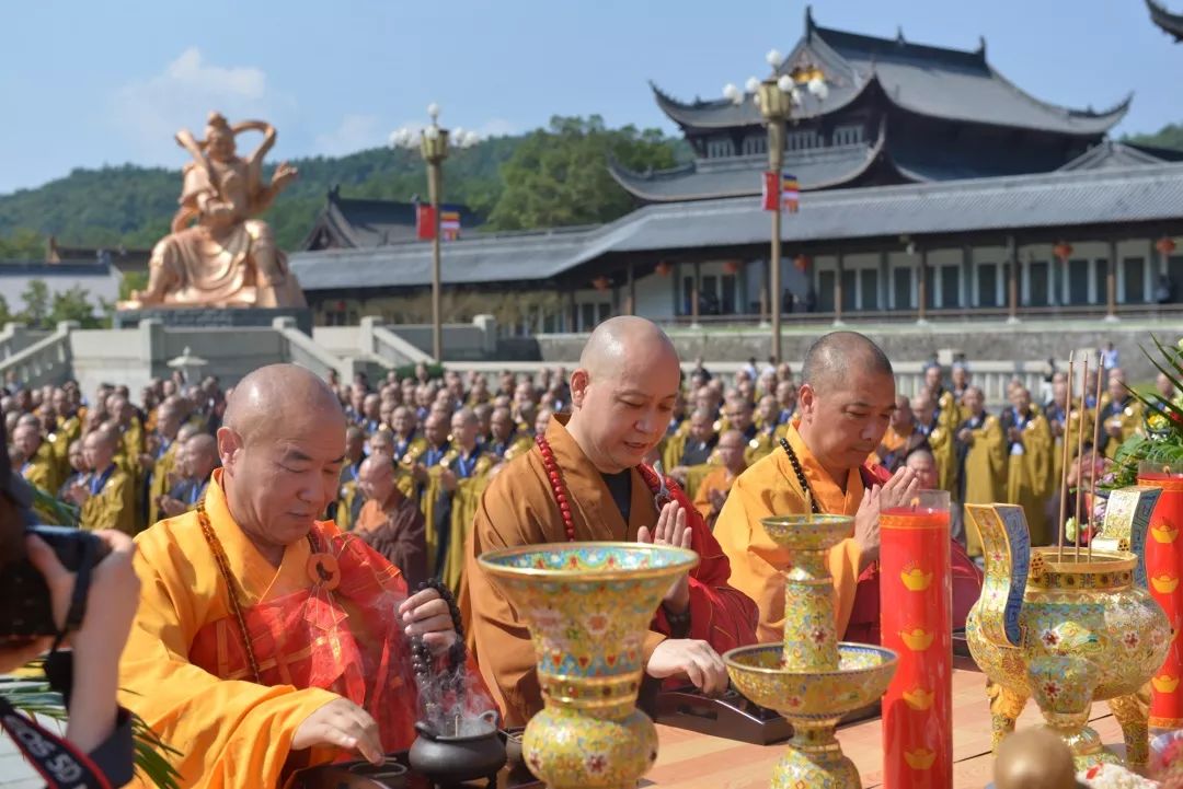 【雪窦时讯】宁波佛协庆祝“中华人民共和国成立七十周年”祈福法会在雪窦山举行