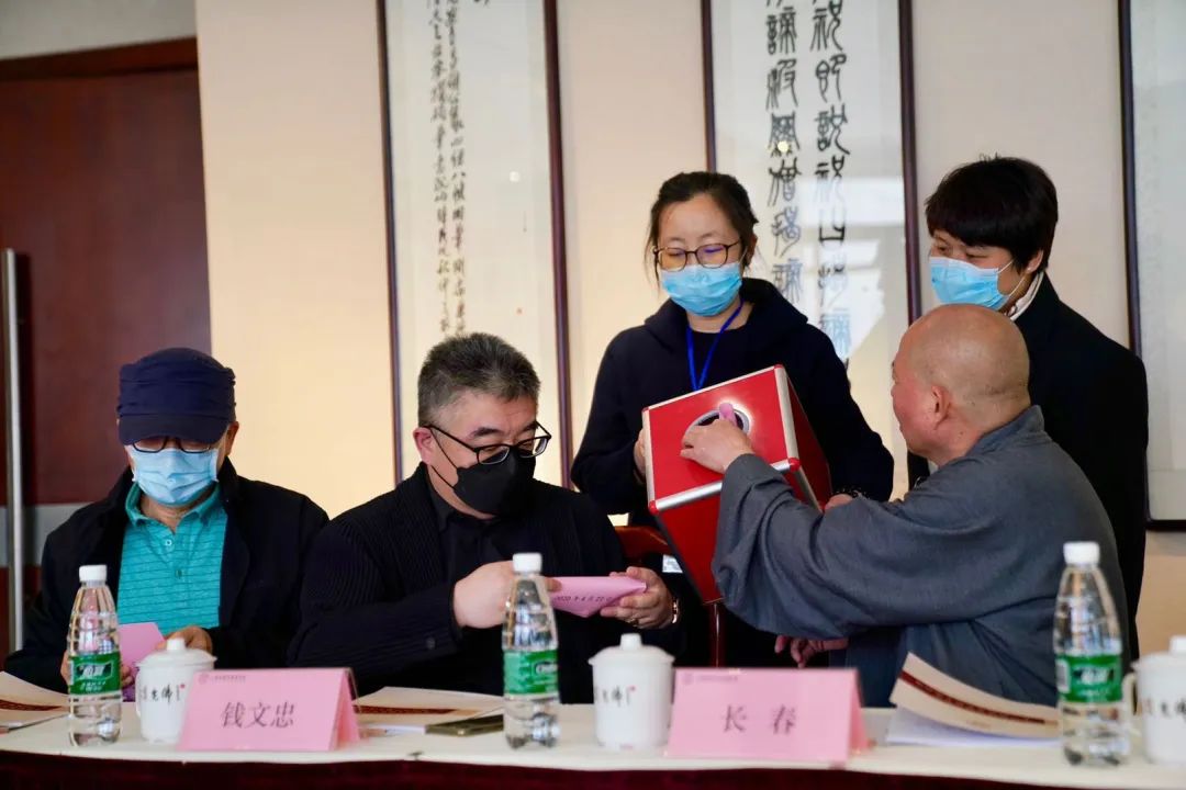 上海宗教界首个文教基金会举行换届会议 钱文忠田沁鑫等参与