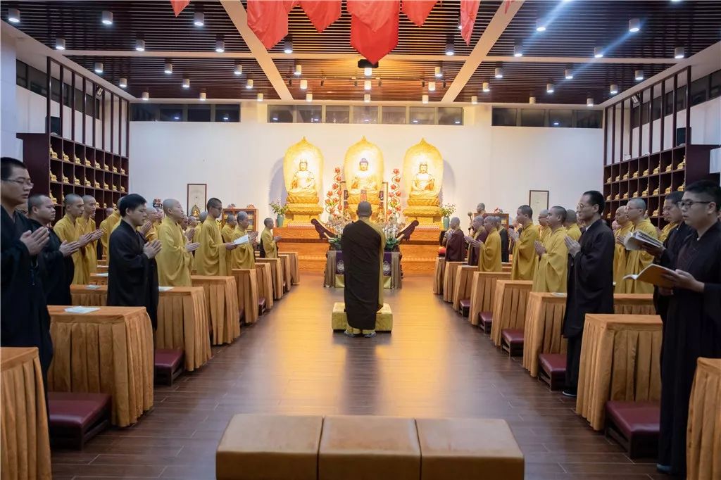 深圳弘法寺升国旗仪式：歌唱我们的祖国，感恩伟大的时代