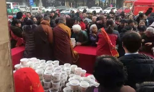 己亥年少林寺广施腊八粥:禅心施福粥,粥香溢全球