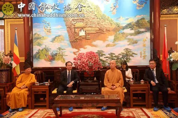 演觉副会长会见越南政府宗教委员会主任武战胜