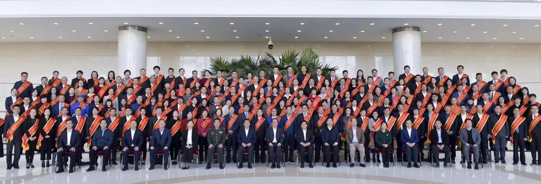 绍兴市佛教协会会长净芳法师荣获第六届“浙江慈善奖•慈善楷模奖”