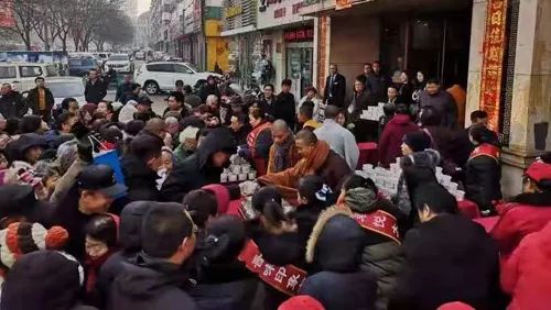 己亥年少林寺广施腊八粥:禅心施福粥,粥香溢全球
