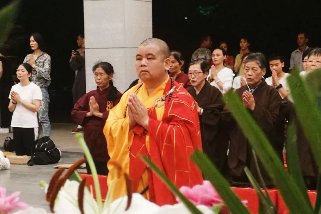 月华如水 照彻东山 湖北黄梅五祖寺举行中秋拜月传灯活动