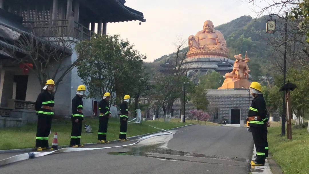 这里有群“消防武僧”，守护千年古刹十余载......