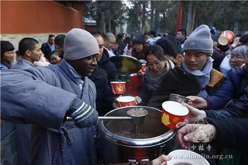 己亥年少林寺广施腊八粥:禅心施福粥,粥香溢全球