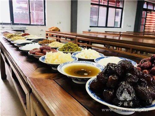 己亥年少林寺广施腊八粥：禅心施福粥，粥香溢全球