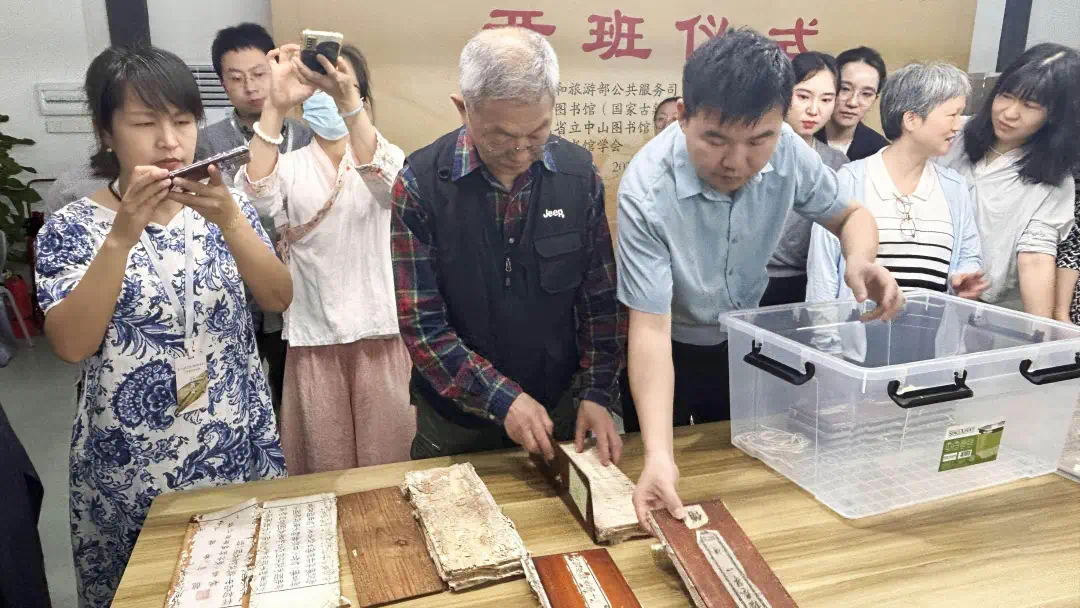 潮州开元寺珍本《大藏经》再启修复 全国“顶流”古籍修复专家领衔带新