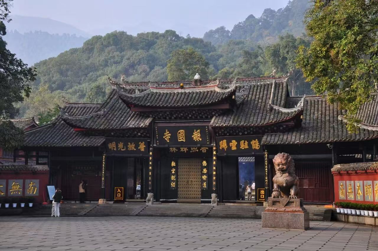 峨眉山全山寺院永久免费开放