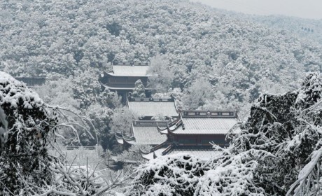 美图集｜雪后的杭州灵隐寺 带你走进白与空的世界