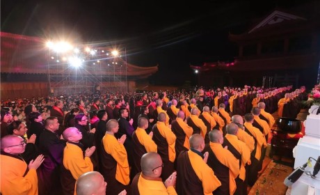 寺院跨年 | 盛世钟鸣•祈福五洲——深圳弘法寺举行2019新年鸣钟供灯祈福法会