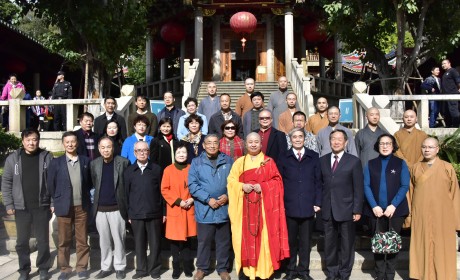 厦门南普陀寺举行何丙仲先生清代白瓷观音祈福捐赠座谈会