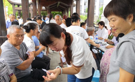 梵呗团加入扶贫义诊！南普陀寺慈善会义诊活动为 福建长汀人民献红歌