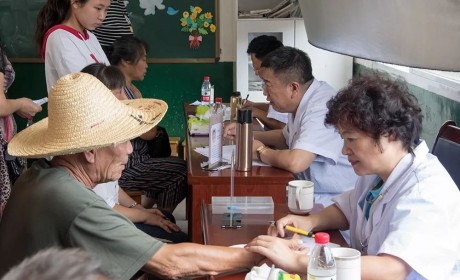 厦门南普陀寺慈善会助力革命老区龙岩、南平的扶贫义诊顺利开展