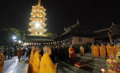 南京鸡鸣寺举行中秋祭月祈福活动