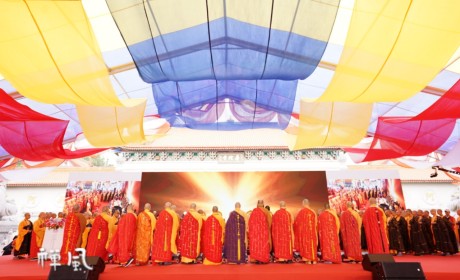 世界和平法会：来自三国僧侣的祈愿 不同的语言同样的祝福