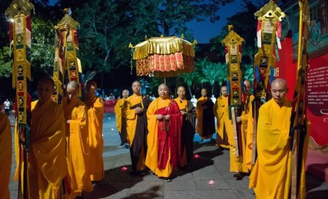 厦门南普陀寺第十一届义工培训大会圆满落幕 5000余名义工传灯祈福