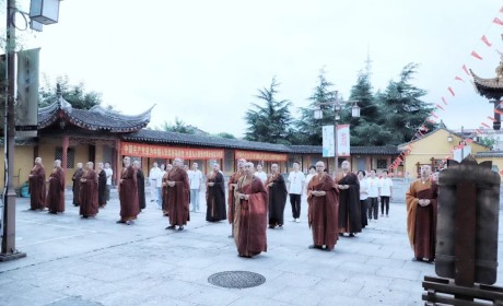 江苏太仓市佛协会本部、太仓市同觉寺举行升国旗仪式，组织观看庆祝中国共产党成立100周年大会直播