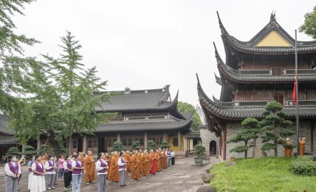 宁波七塔禅寺举行升国旗仪式庆祝中国共产党成立100周年