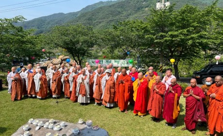 黄梅五祖寺方丈正慈法师应邀参加韩国双溪寺茶文化大典活动